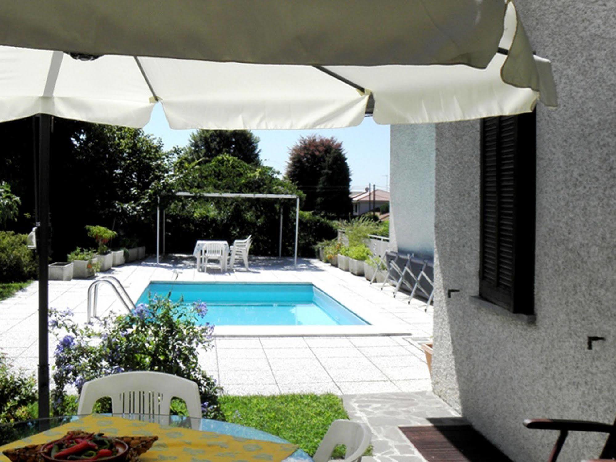 B&B Villa Monterosa Con Piscina Castronno Екстериор снимка